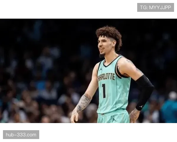 拉梅洛·鲍尔突破创造得分机会助黄蜂提升关键时刻效率