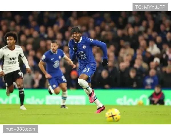 杜埃更适合边锋还是中场？战术角色与体系适配性分析