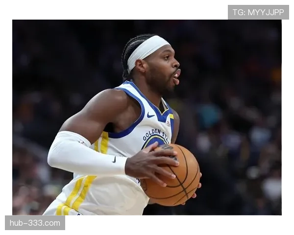 威金斯无球跑动提升防守强度助勇士关键防守反击制胜