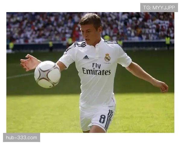 克罗斯如何以精准传球持续撕裂防线并强化中场控制？